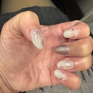 New Curvlife Rose Gold & Cream Snowflake Luxe Gel Press On Nails - 32 Pack